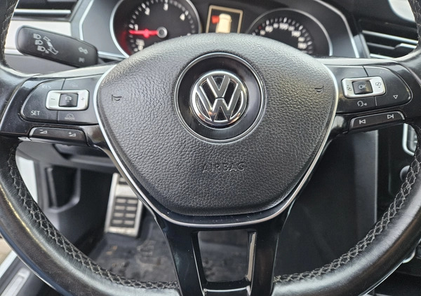 Volkswagen Passat cena 59900 przebieg: 221000, rok produkcji 2016 z Łobez małe 596